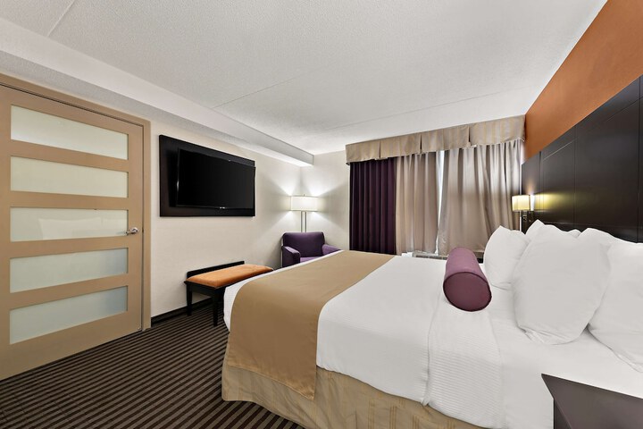 Room 26 of 38