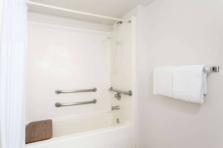 Super 8 by Wyndham Cottonwood
