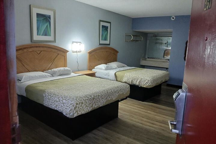 Room 5 of 16