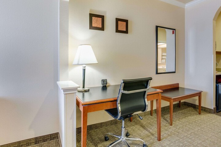 Comfort Suites Deer Park Pasadena