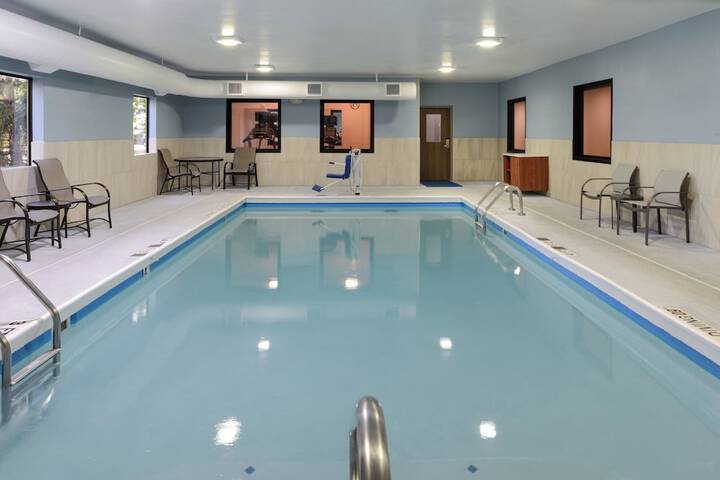 Pool 10 of 77