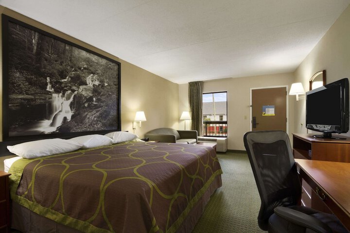 Room 7 of 10
