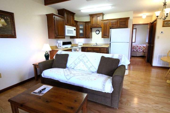 Peach Tree Inn & Suites