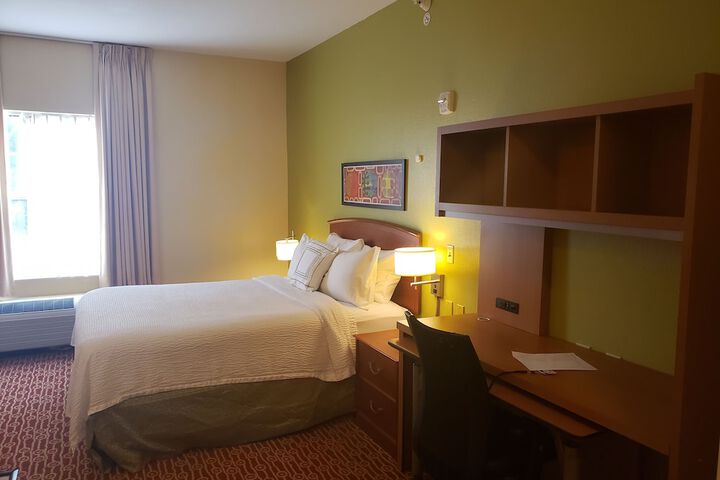 Room 10 of 25