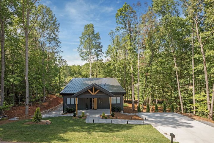 Zoka - Modern Mountain Retreat