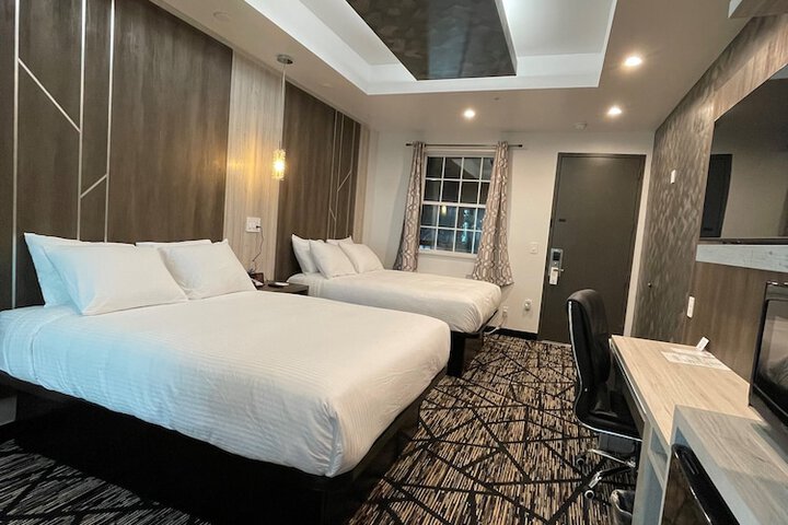 Comfeeni Inn and Suites