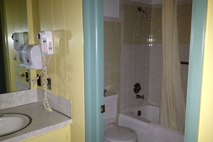 Room 25 of 40