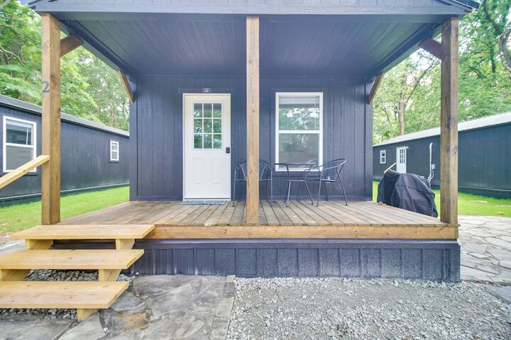 Walk to Lake: Cozy Grove Cabin w / Fire Pit