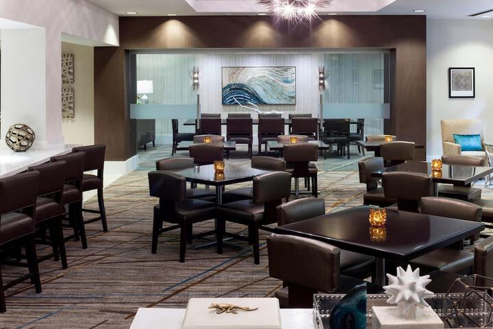 Lounge 40 of 44