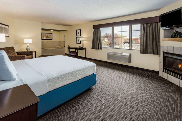 Room 15 of 36