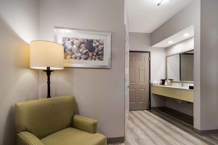 Room 13 of 30