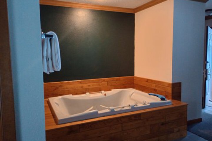 Pool 10 of 140