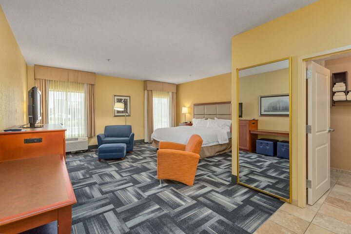 Room 27 of 38