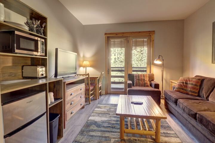 Modern Hotel Room in Center Village - TM225A by Redawning