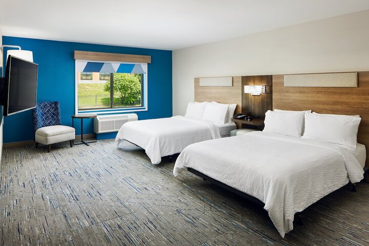 Holiday Inn Express & Suites Wheeling by IHG