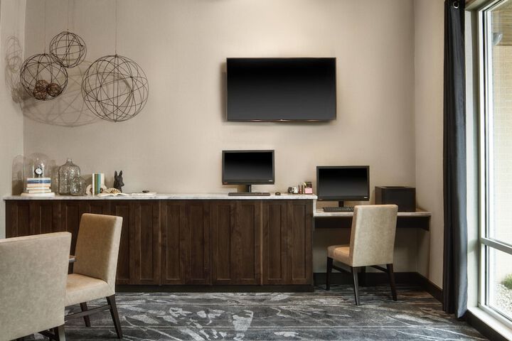 Business Center 31 of 32