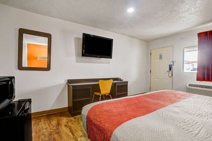 Room 15 of 36
