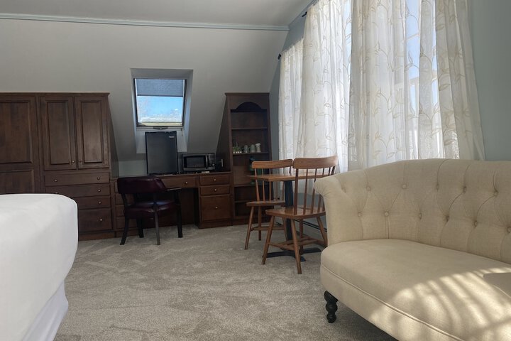 Room 169 of 294