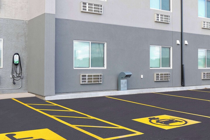 Days Inn by Wyndham Steinbach