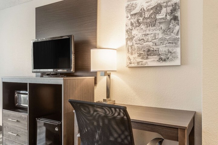 Room 32 of 63