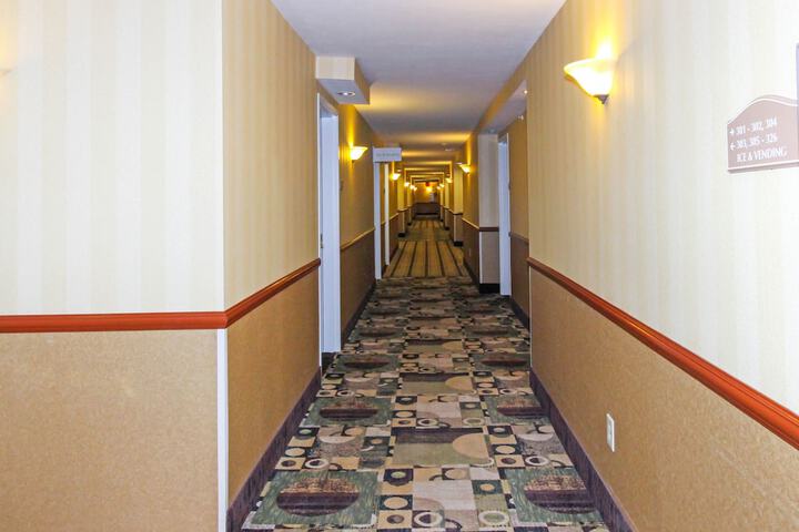 Ballroom/Hall 41 of 44
