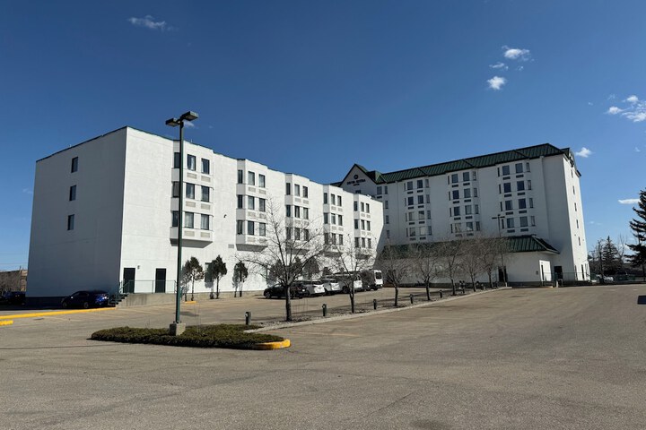 Hotel 4 of 84