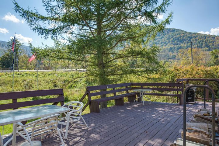 Hunter Hideaway w / Yard & Deck: 3 Mi to Ski Slopes