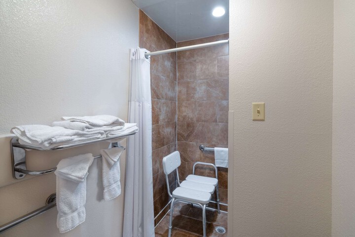 Room 10 of 25