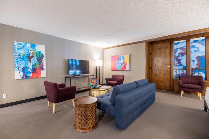 The Highlander Hotel Iowa City an Ascend Collection Hotel