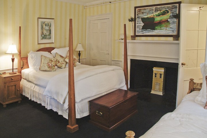 Room 16 of 22