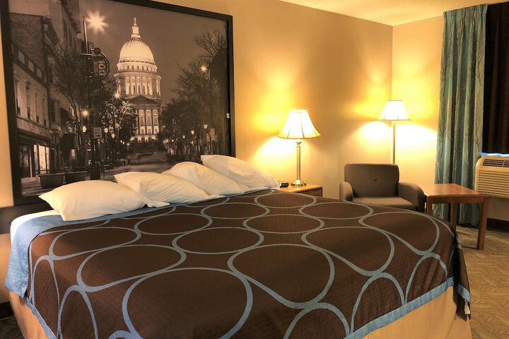 Room 15 of 32