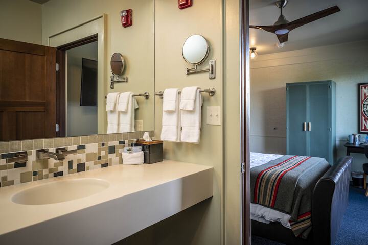 Room 203 of 335