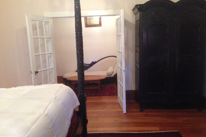 Room 64 of 79