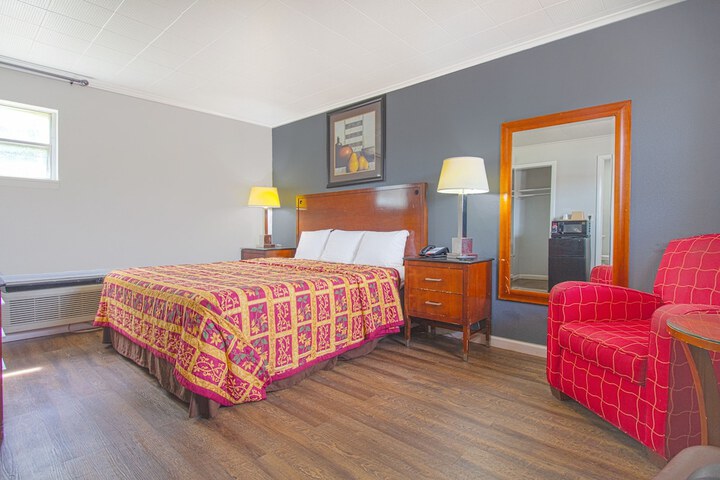 Room 32 of 43