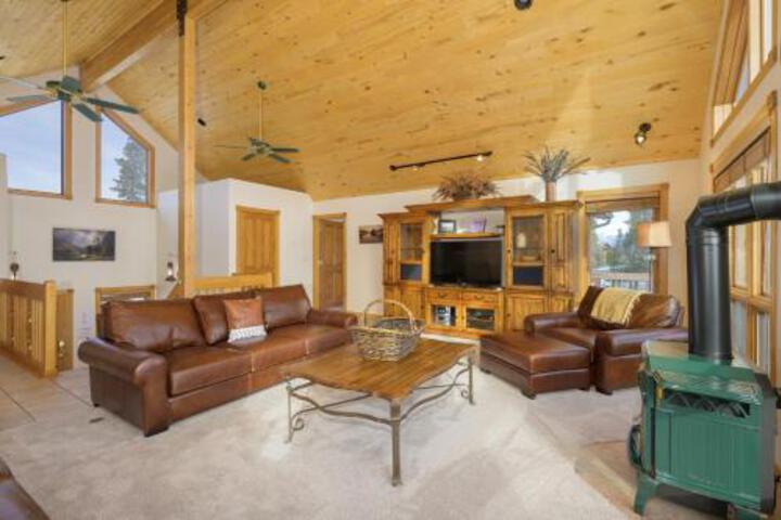 Mountain Peak 3.5 Bathrooms Home