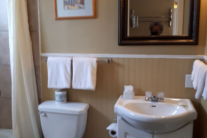 Room 43 of 62