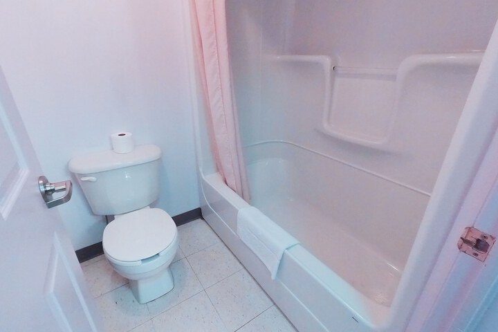 Room 25 of 43