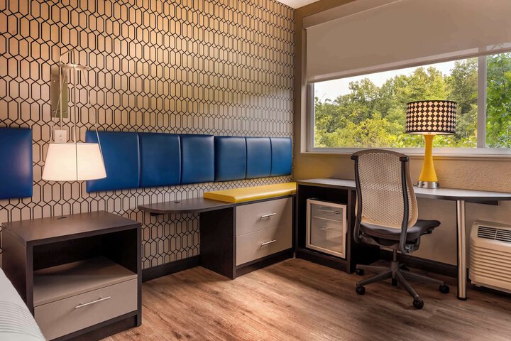 Room 8 of 34