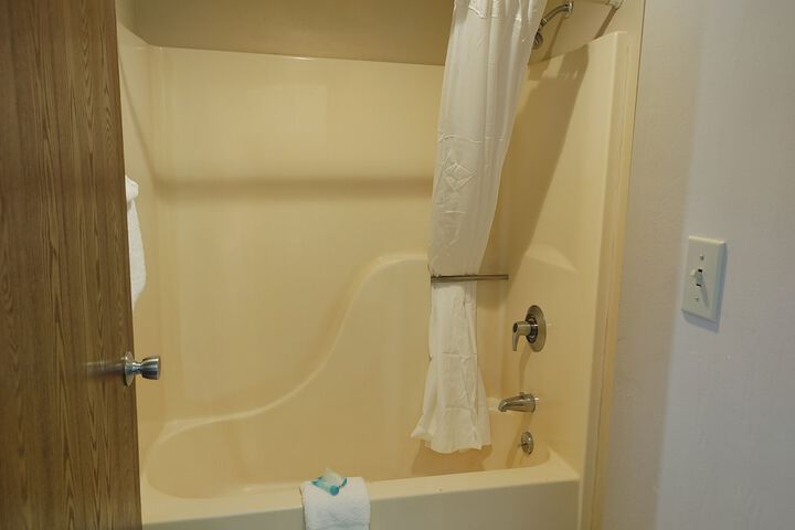 Room 9 of 28
