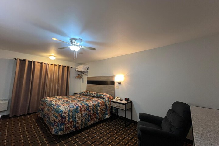 Deluxe Inn