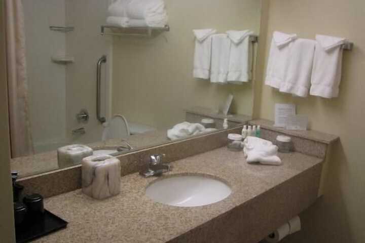 Room 4 of 9