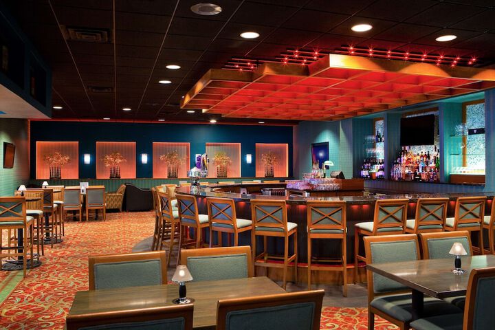 Lounge 54 of 72