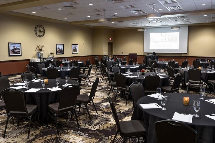 ClubHouse Hotel & Suites - Fargo