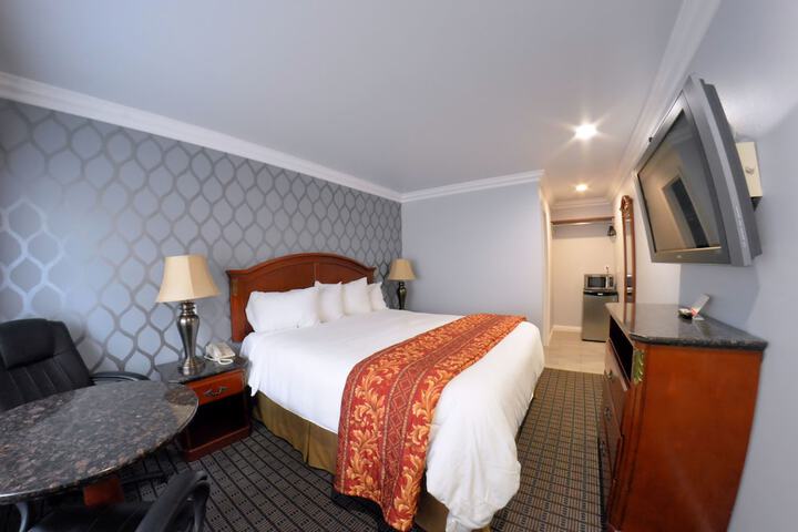Room 17 of 32