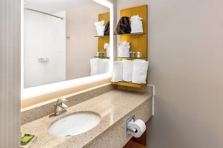 Delta Hotels by Marriott Utica