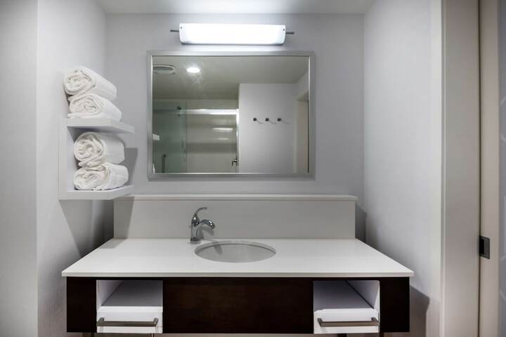 Room 6 of 37