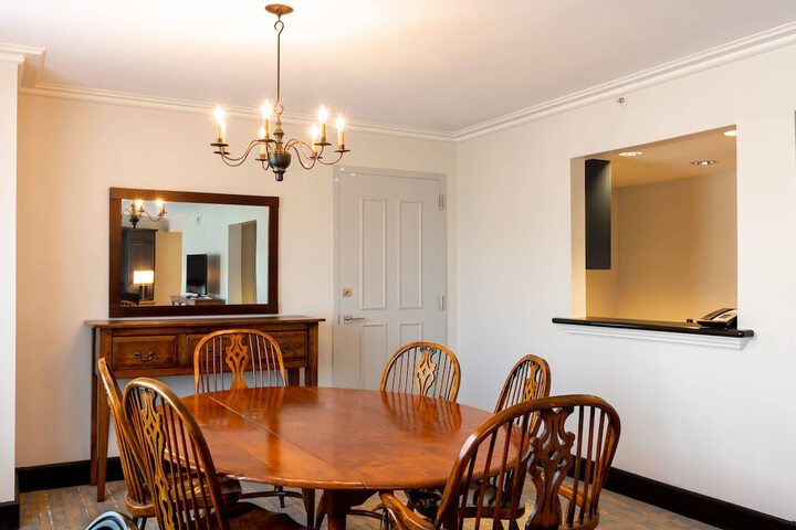 Williamsburg Lodge Autograph Collection
