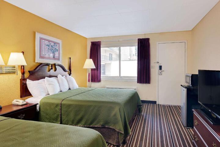 Travelodge by Wyndham Chambersburg