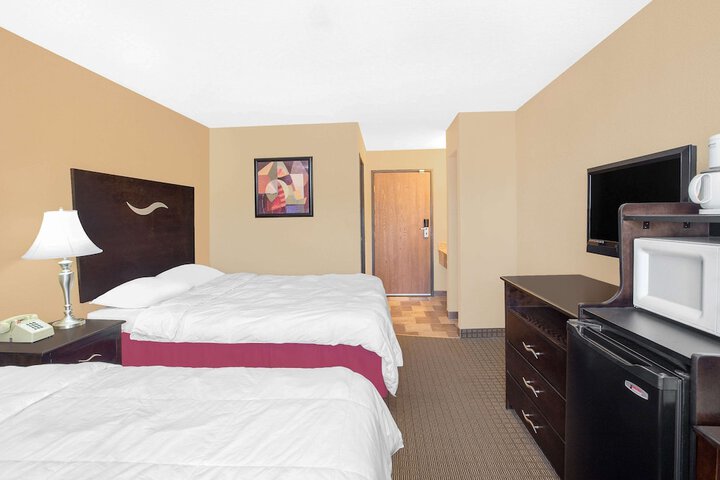 Super 8 by Wyndham Sheboygan WI