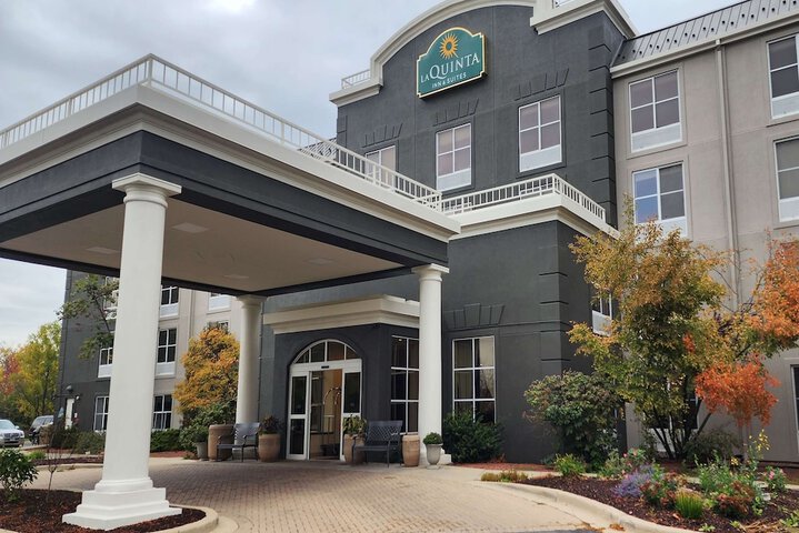 La Quinta Inn & Suites by Wyndham Milwaukee SW New Berlin